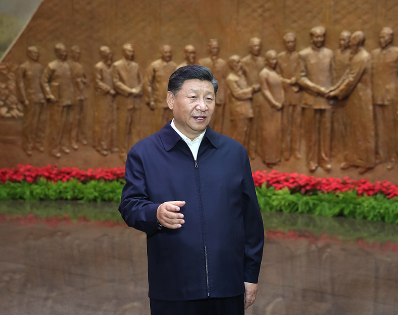 9月12日，中共中央總書記、國家主席、中央軍委主席習(xí)近平視察中共中央北京香山革命紀念地。這是習(xí)近平在香山革命紀念館參觀《為新中國奠基》主題展覽，并發(fā)表重要講話。