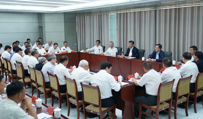 8月19日至22日，中共中央總書記、國家主席、中央軍委主席習近平在甘肅考察。這是19日下午，習近平在敦煌研究院同有關專家、學者和文化單位代表座談并發(fā)表重要講話。